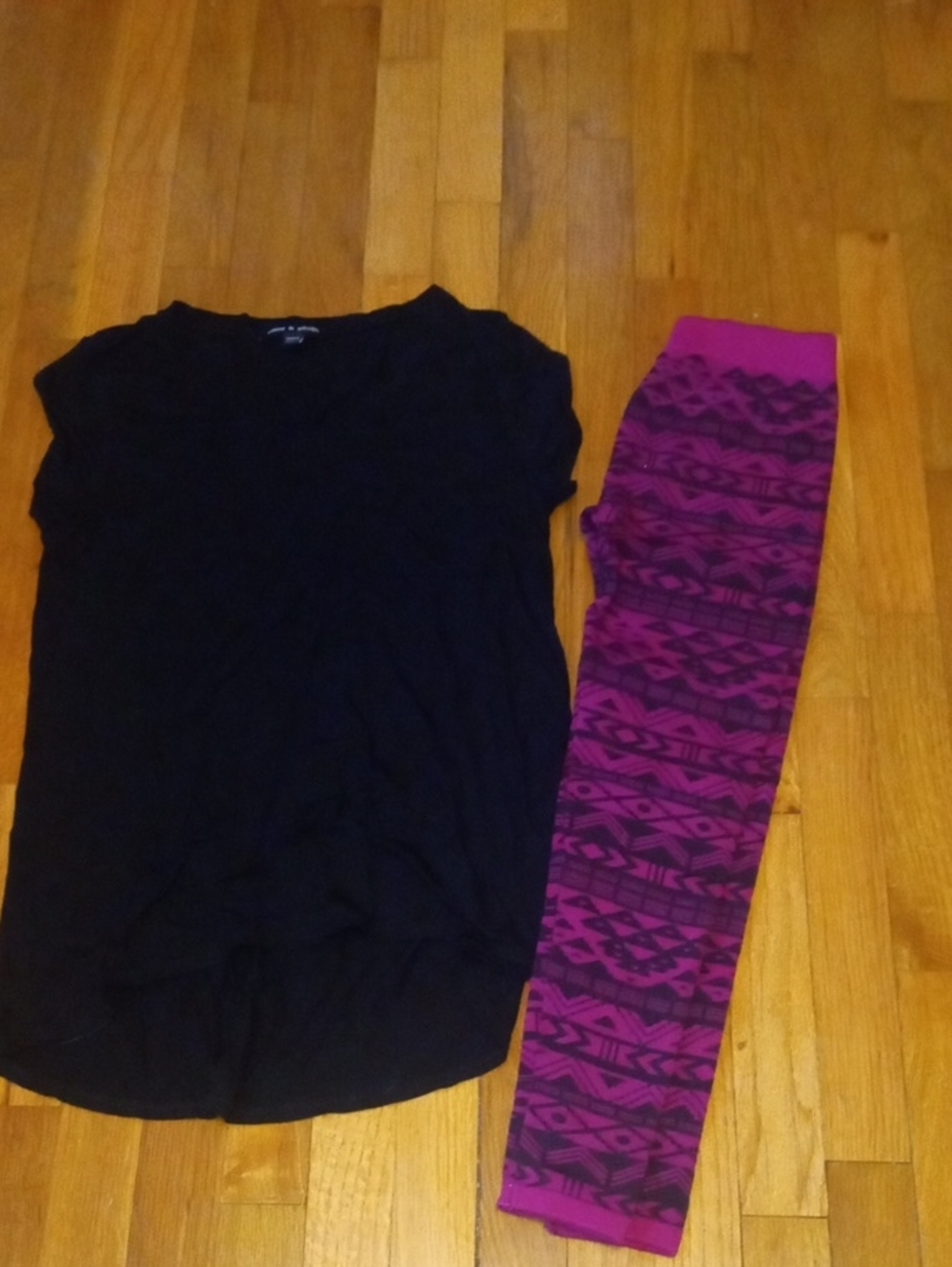 women med pink black leggings with black tee